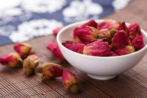 玫瑰花茶跟月季花茶如何区别（功效有什么不同）